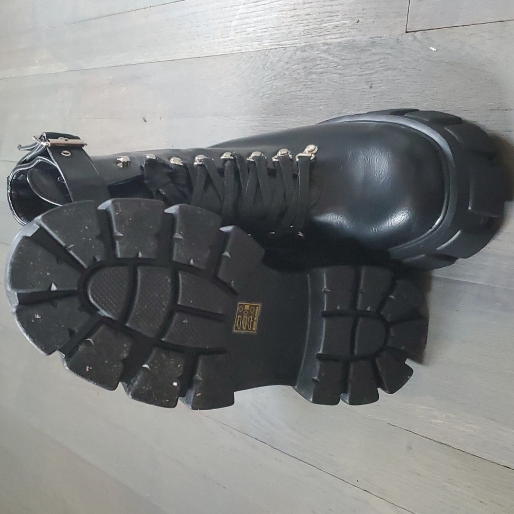Combat boots 👢 - Picture 6 of 6